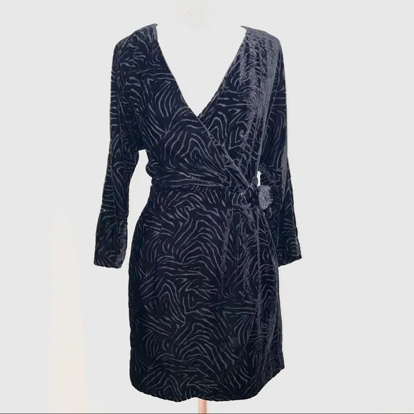 Paris Atelier & Other Stories Black Zebra Texture  Velvet Wrap Dress Size Small - Picture 2 of 15